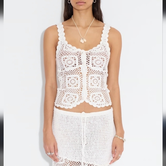 Clio Tops - Clio Linen Blend Crochet Sleeves Top With Scallop Trim